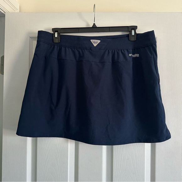 Size XL Columbia Performance Fishing Gear PFG Navy Blue Skort Skirt - Picture 2 of 3